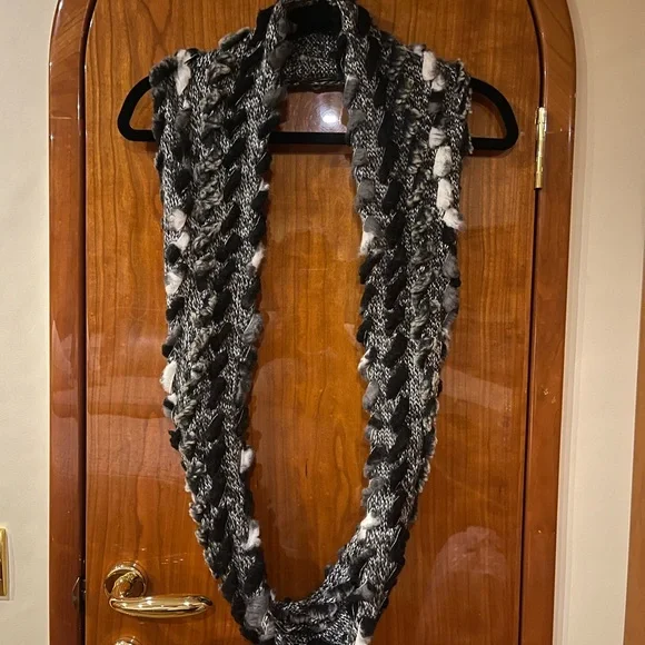 Nordstrom Infinity Scarf with faux fur by Collection Eighteen. - Picture 7 of 7